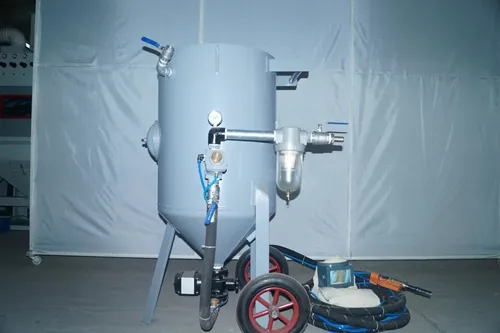 Mobile manual sandblasting machine