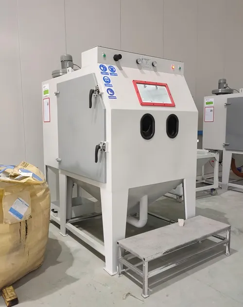 Side door manual sandblasting machine
